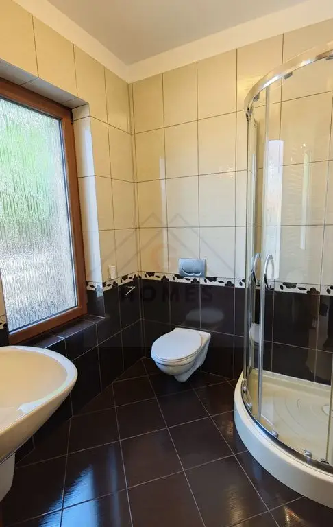 Casa mare. Posibil si clinica, camin batrani, invatamant, sediu firma.