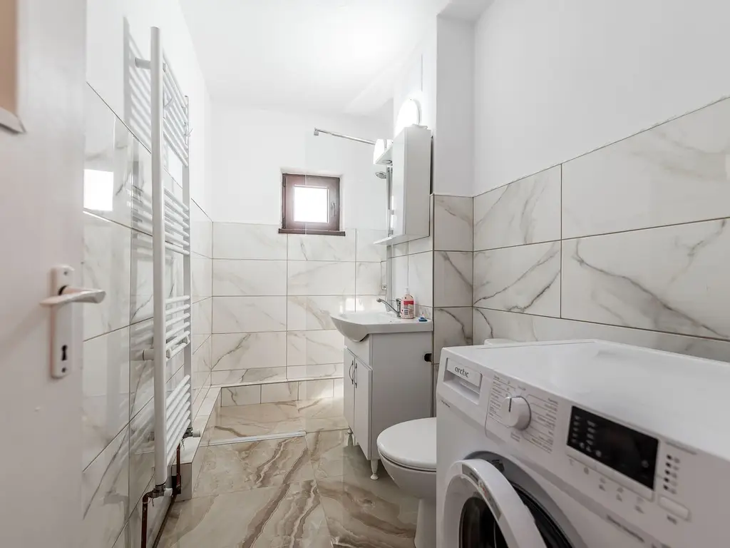 REDUS Apartament renovat cu 2 camere Micalaca etaj 3 Comision 0