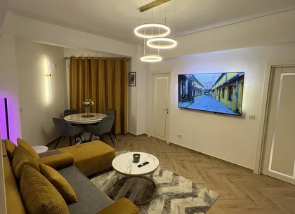 Ag BRASADAS închiriază ap 2 cam Et 2 LUX Centrul Vechi.