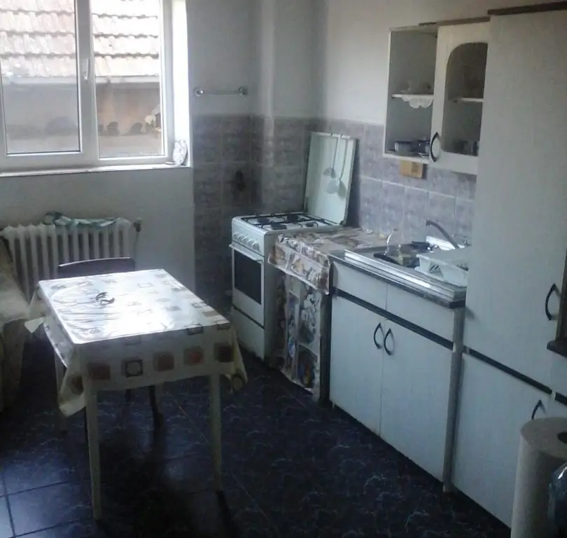 BRASADAS vinde casa cu etaj 4 cam 4 ari in zona 14 Mai.