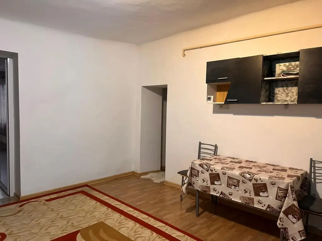 Apartament cu 2 camere, etaj 1, la casa - zona centrala