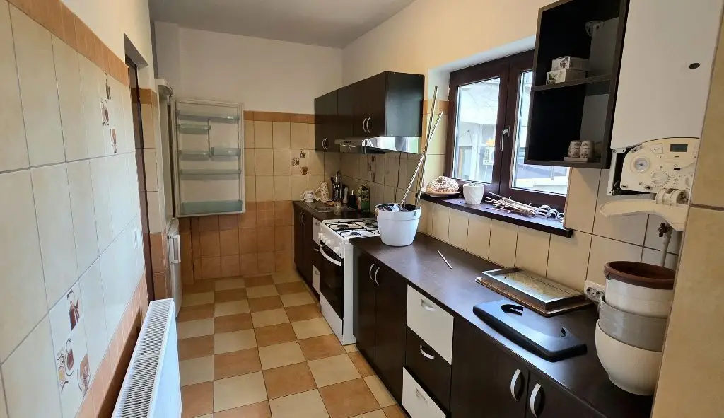 Dacia apartament 4 camere nemobilate de inchiriat