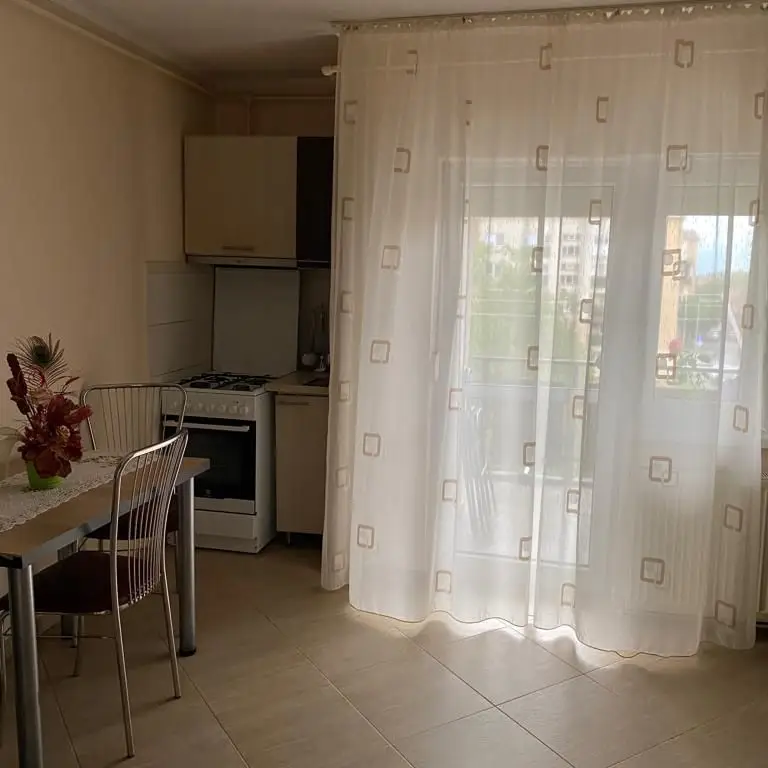 BRASADAS vinde ap cu 4 cam 92mp etajul 3 în Micro 17