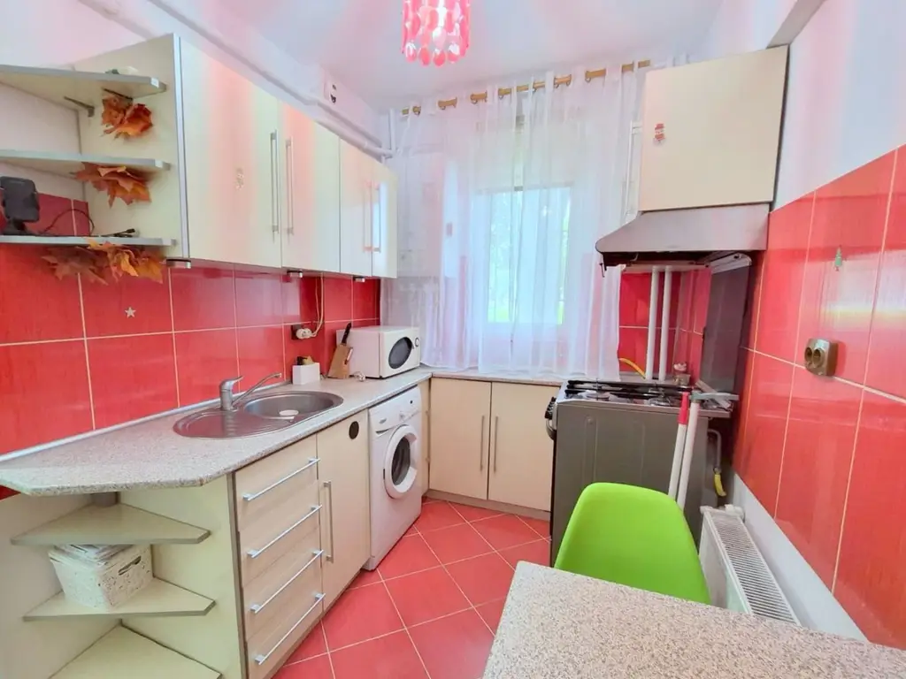 De inchiriat apartament cu 2 camere, Micro 17, parter, 400 euro