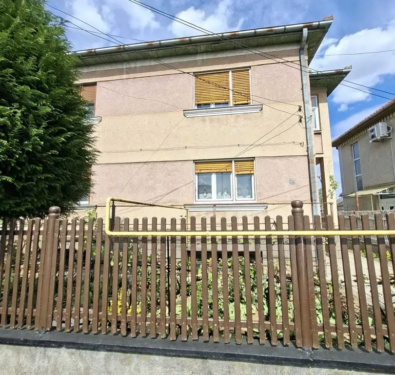 BRASADAS vinde casa cu etaj in zona Bercu Rosu.