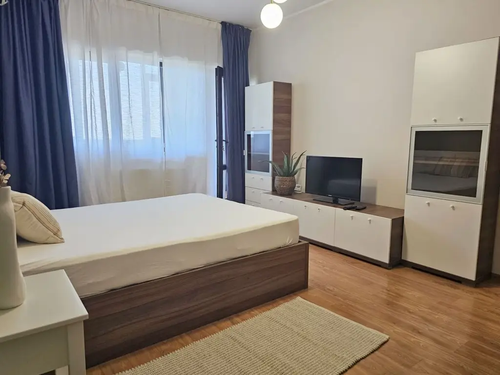 De inchiriat o camera Italian Residence, etaj 9/12, 420 euro
