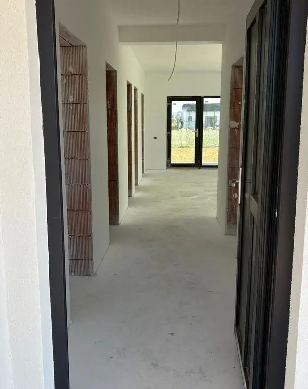 Casa Santandrei, 159 000 E (neg). Comision 0.
