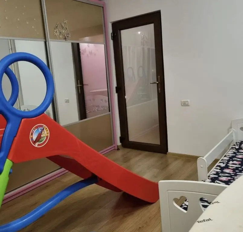 Vand sau schimb apartament 3 camere