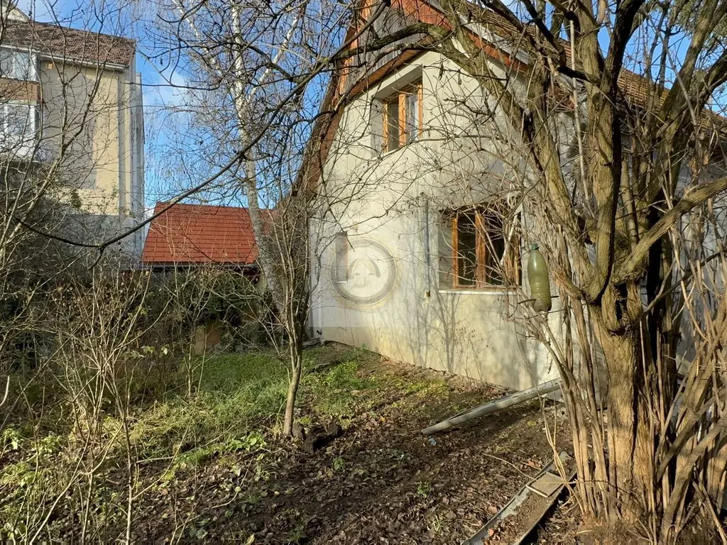 Teren și casă de vânzare în Miercurea Ciuc (central, strada Leliceni)