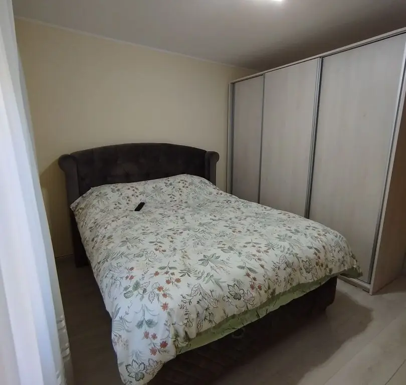 BRASADAS vinde ap 3 cam Carpați 2 etaj 1/4.