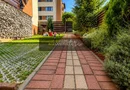 Apartament 3 camere, curte, boxa, parcare, Sub Cetate