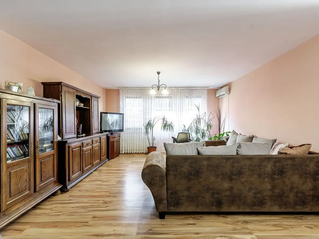 Casă 6 camere cu teren generos - Zadareni