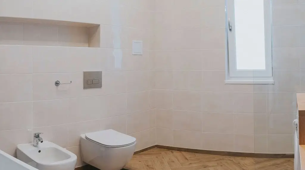 3 camere, ultracentral, Oradea. 239 000 E
