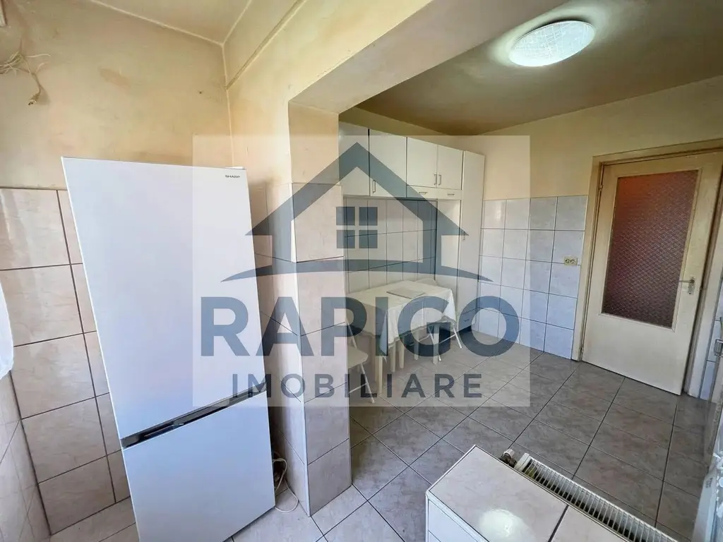 Vand apartament cu 2 camere decomandat in Calea Lipovei