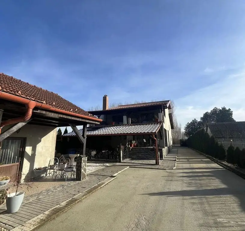 BRASADAS vinde casa in zona AQUASTAR.