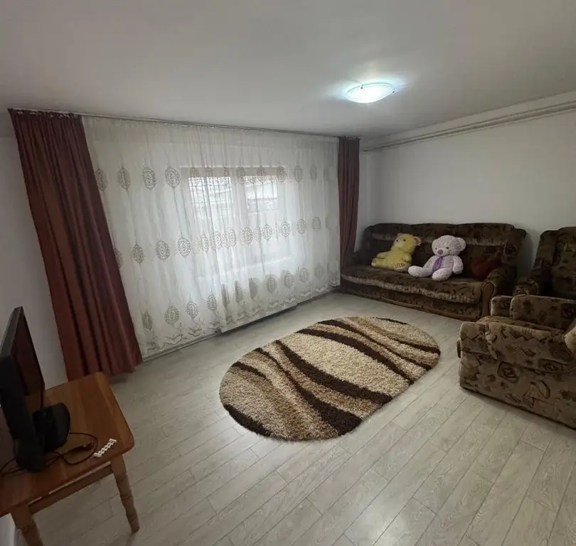 Casă de vânzare pe strada Sabarului