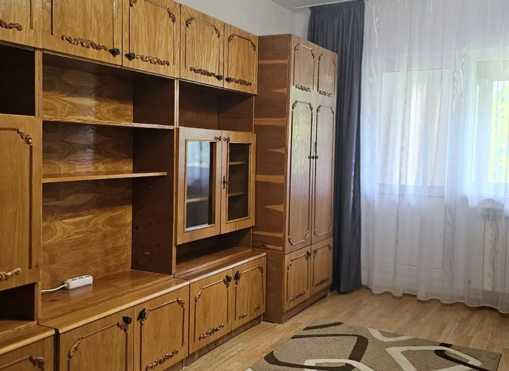 De inchiriat apartament cu 2 camere, etaj 4/4 Piata Centrala, 360 euro