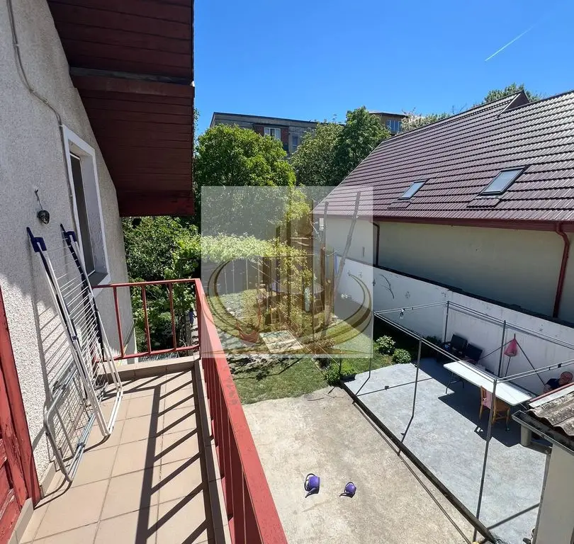 Casă spațioasă cu 2 apartamente, acces din 2 străzi – zona Lipovei