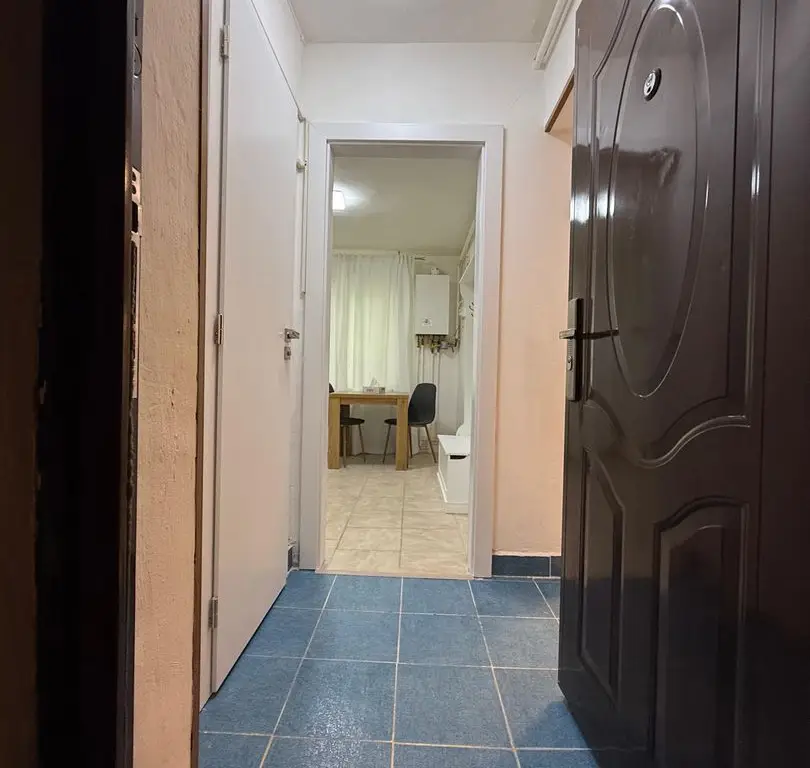 BRASADAS vinde garsonieră in Micro 14 Neajlov etaj 1/4 confort 1.