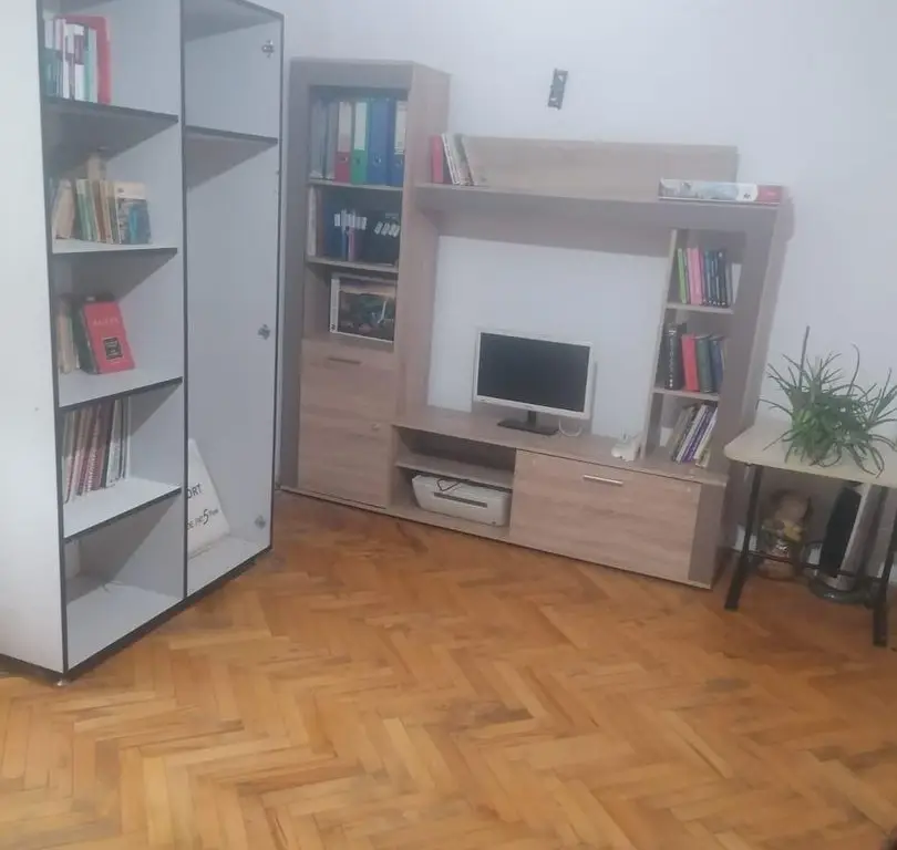 Vand apartament 3 camere langa policlinica Malcoci