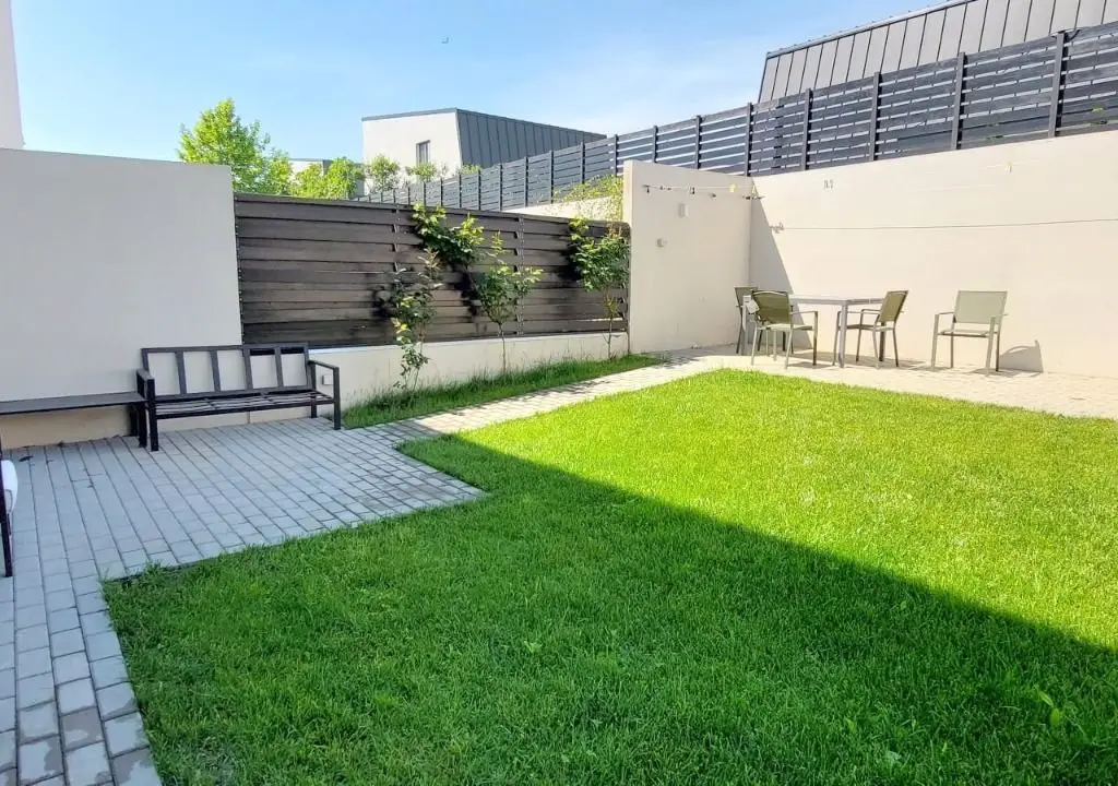 De vânzare casă premium tip duplex, vedere spre Lacul Brates, comision 0%