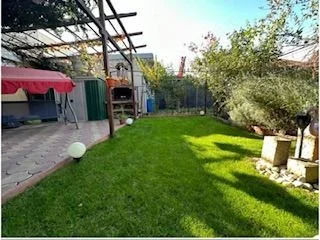 Ag BRASADAS vinde casa 3 cam curte superba Vatra luminoasa.