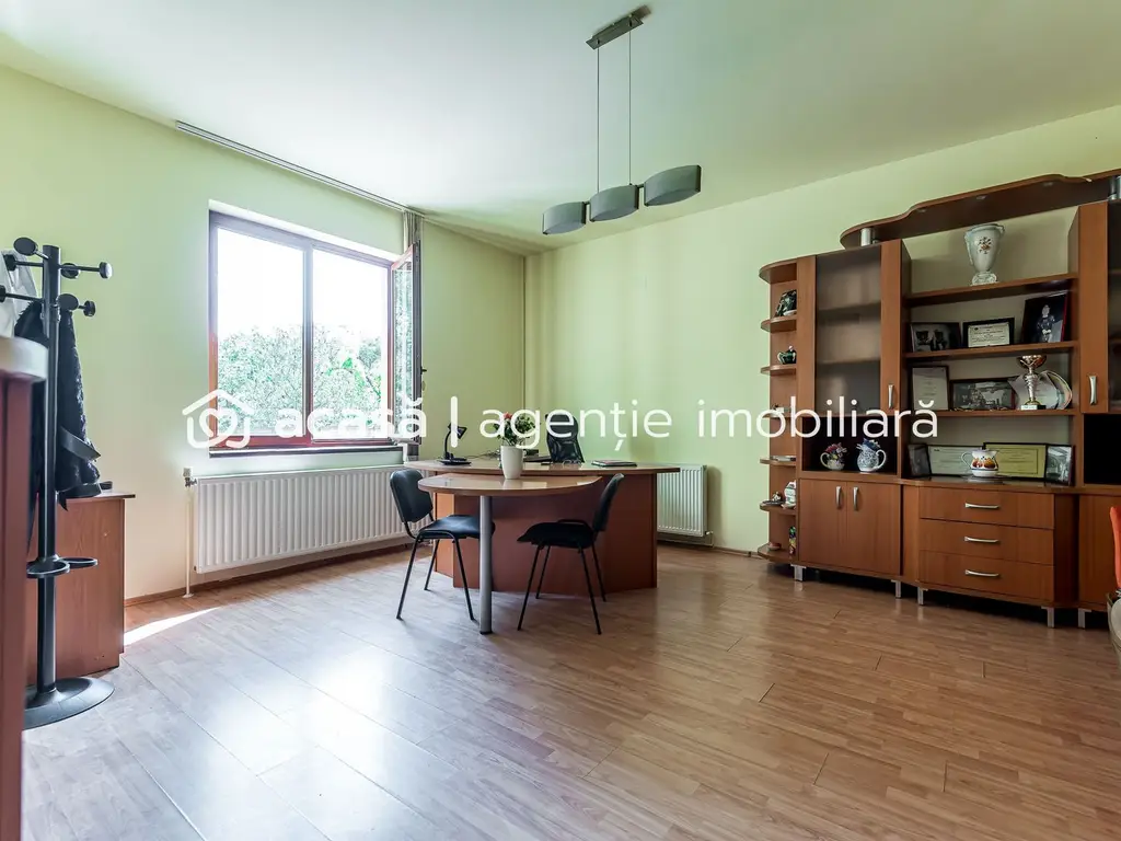 Imobil versatil D+P+E+M | Arteră principală Arad | Curte cu acces auto