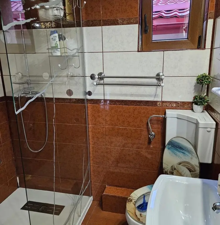 Casa de vanzare 3 camere Sos Giurgiului - Luica