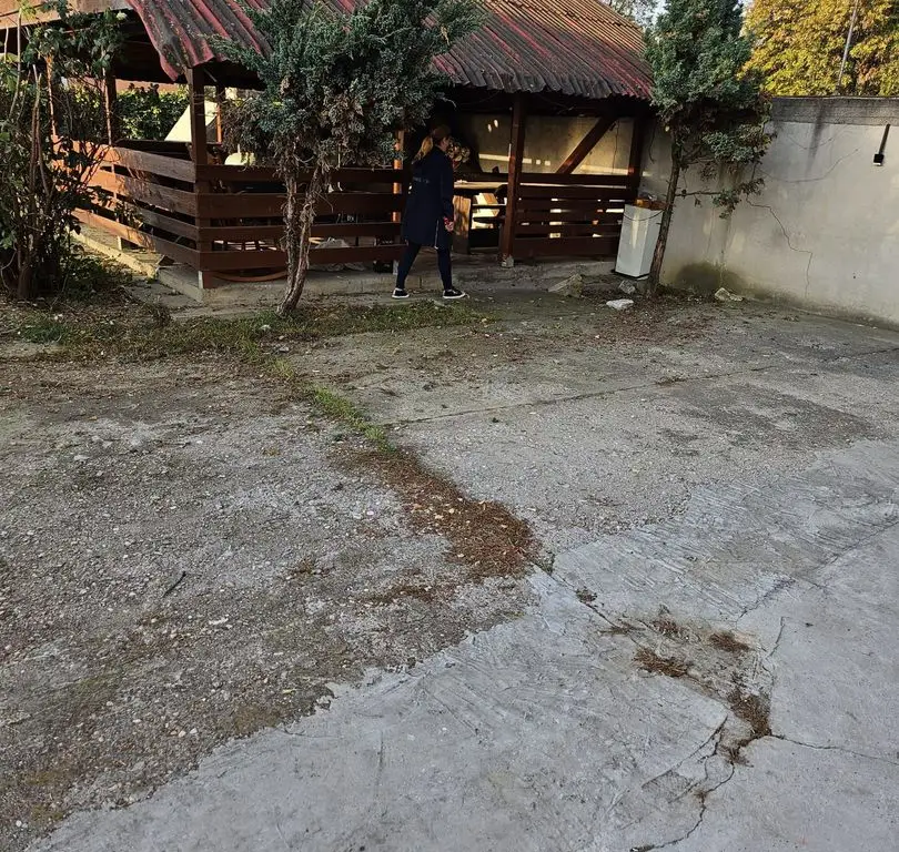 BRASADAS vinde casa individuala zona DARA cu 5 cam si teren 4ari.