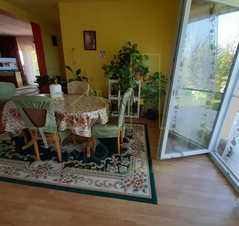 Casa individuala in Dudestii Noi. Panouri solare.