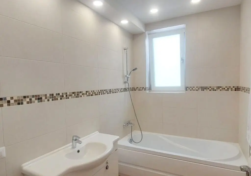 De vânzare casă premium tip duplex, vedere spre Lacul Brates, comision 0%