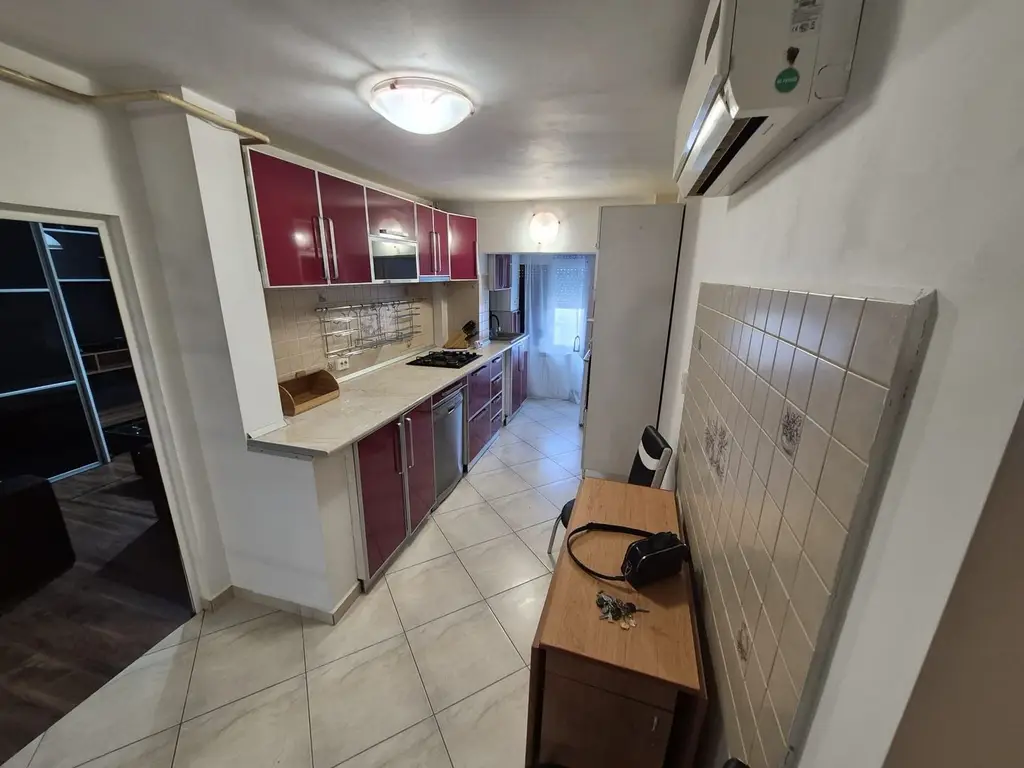 De inchiriat apartament cu 3 camere, etaj 3, Micro 16, 450 euro