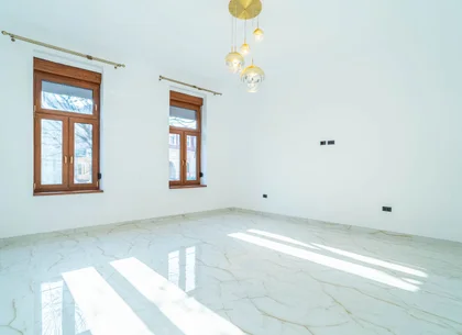 Apartament 2 camere parter înalt, amenajat complet.