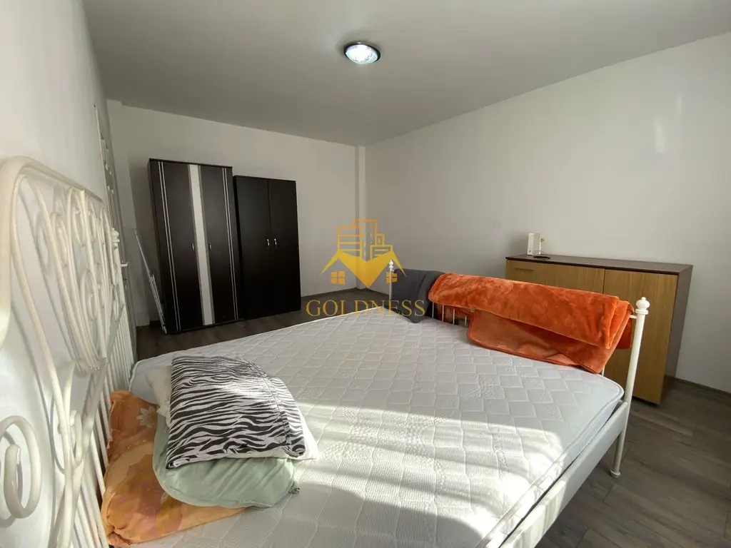 1 camera, Parcare, Zona Restaurant Jar, Borhanci, Zona I. Bocksai