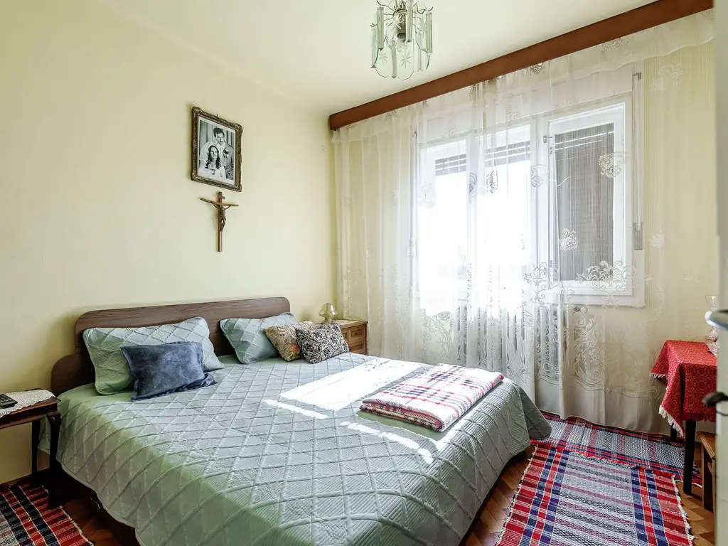 Preț NOU! Casa P+2 în zona centrală Chișineu-Criș