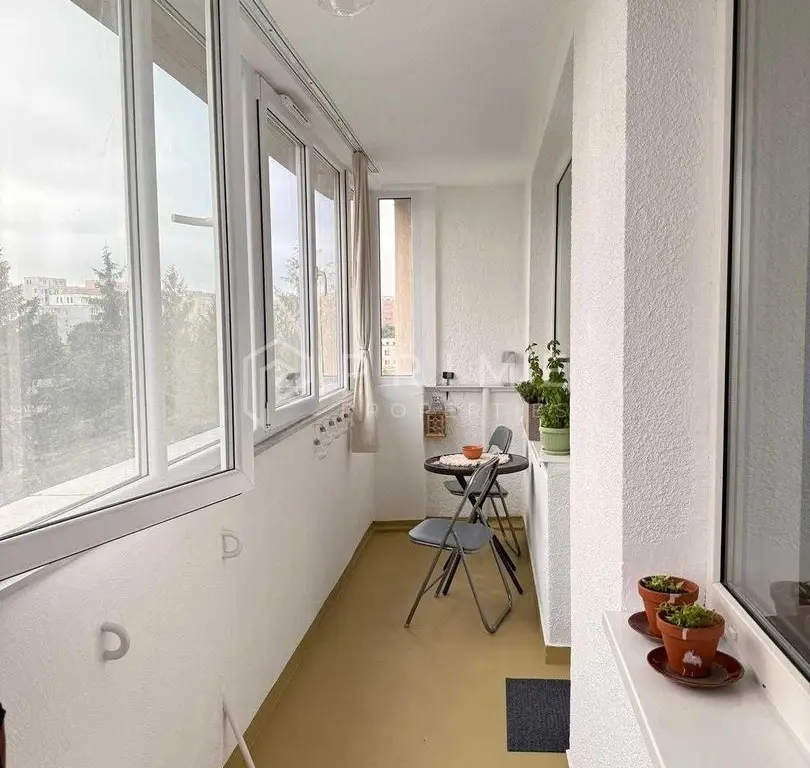 DE ÎNCHIRIAT: Apartament modern cu 2 camere și panoramă – Semicentral