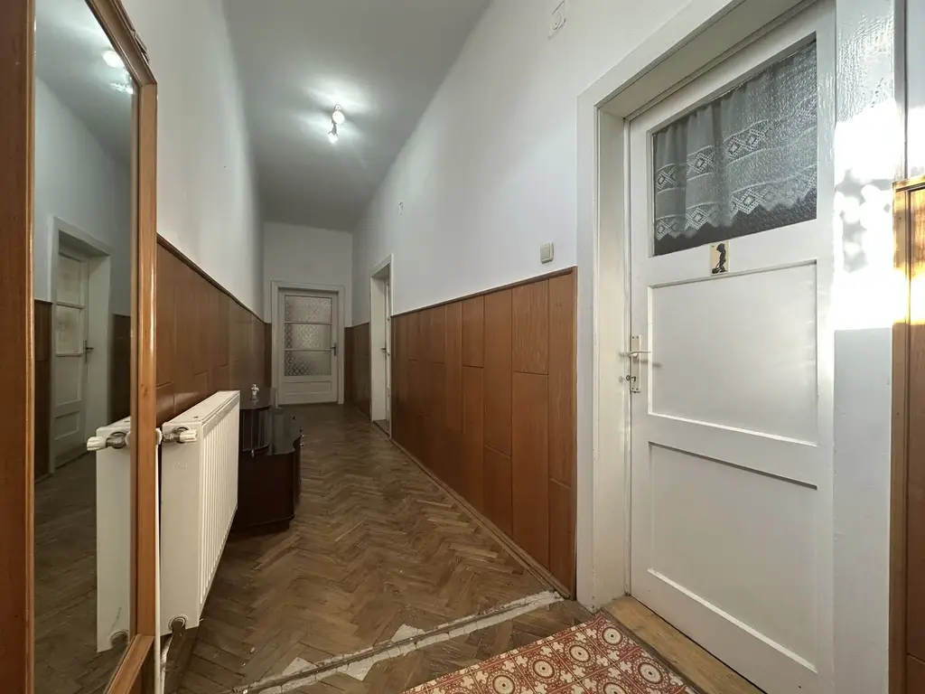 Apartament in casa spațios la doar 5-7 minute de Centrul Istoric