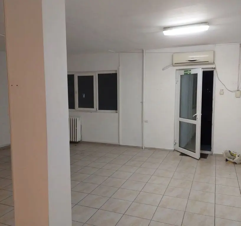 Apartament 3 camere..Pt locuit sau spatiu comercial, sediu, zona Victor