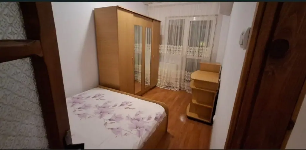 De inchiriat apartament 3 camere, Micro 20, 2100 lei