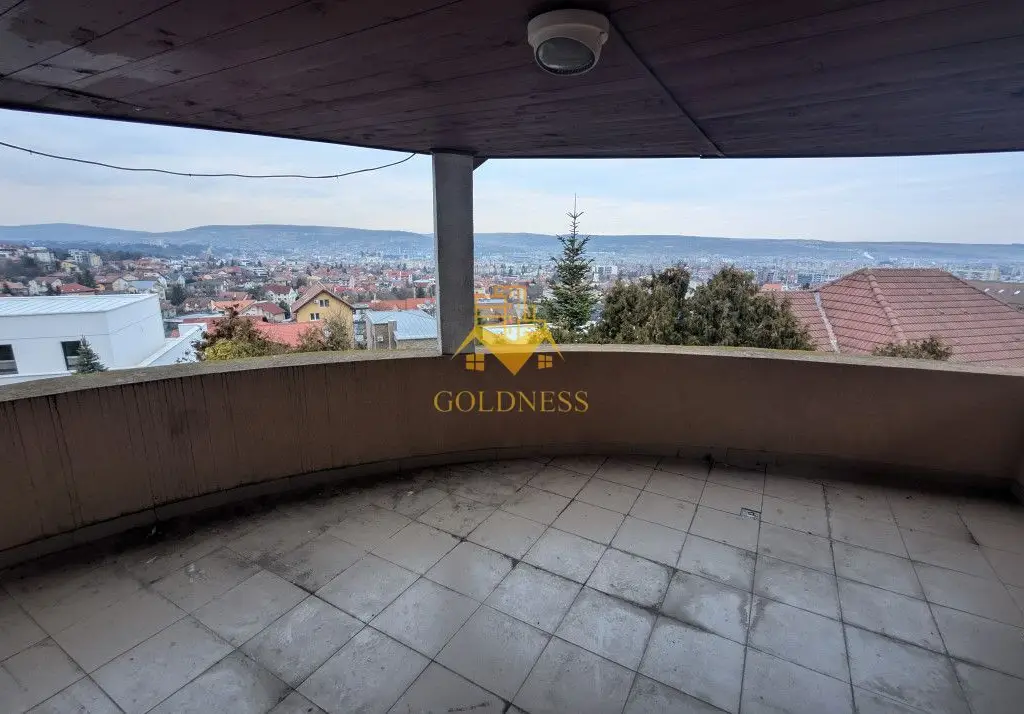 Casa/Spatiu de birou,Andrei Muresanu, 9 Camere,10 Parcari,Curte 2000mp