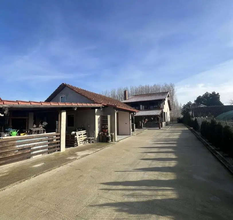 BRASADAS vinde casa in zona AQUASTAR.