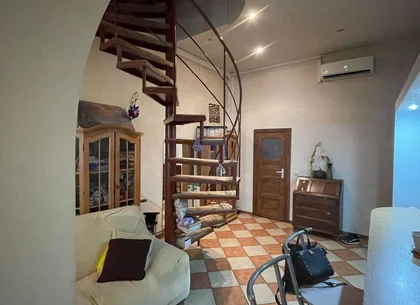 Apartament ultracentral, str V. Alecsandri, 110 mp utili. 174 900 E