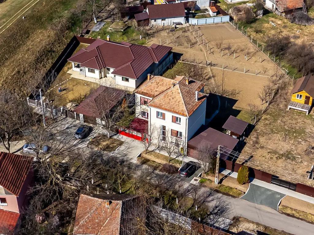 Preț NOU! Casa P+2 în zona centrală Chișineu-Criș