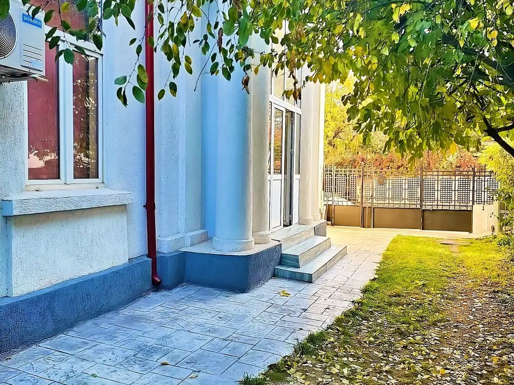 Casă de vânzare zona Uniriii