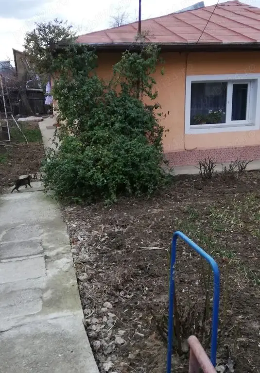 Casa de vânzare cu teren