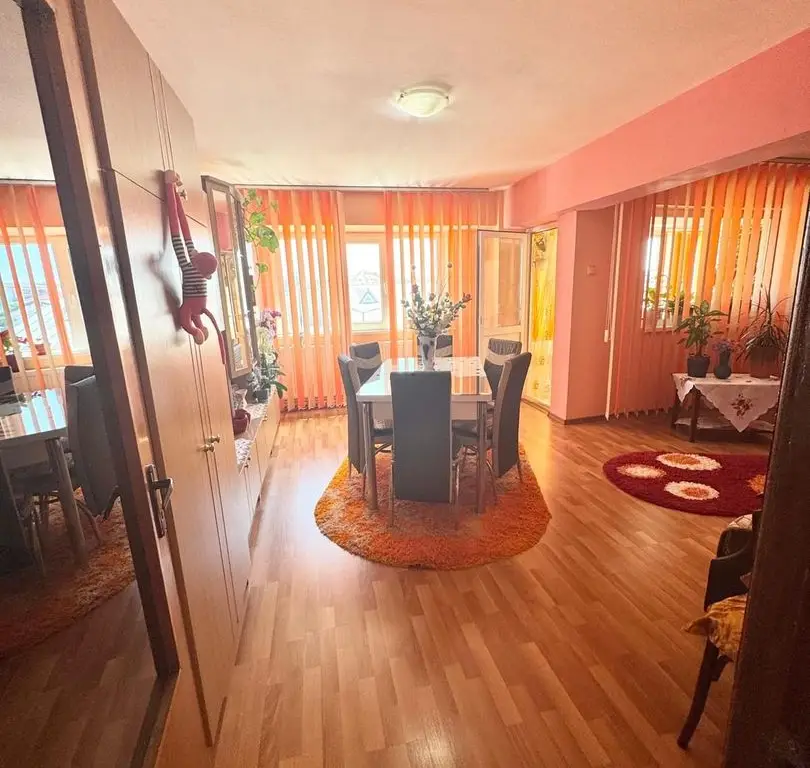 Apartament spațios, 3 camere – Bulevardul CFR, Giurgiu