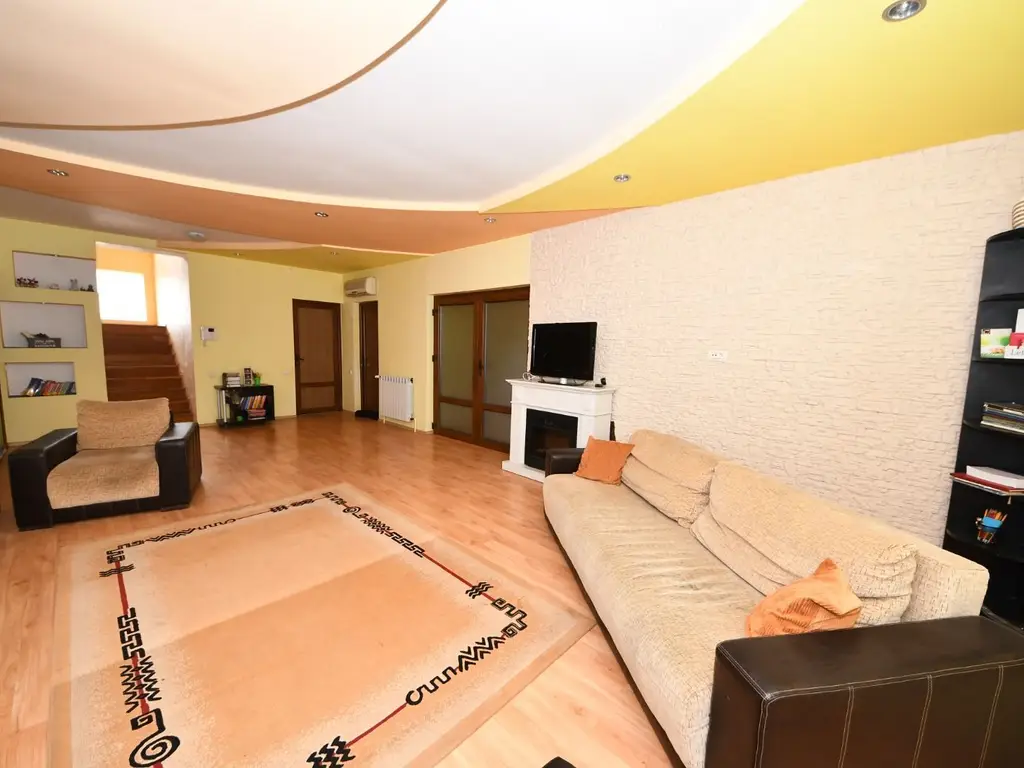 Vila spatioasa, pretabil pentru locuit/clinica, zona Micro 17 – Galati
