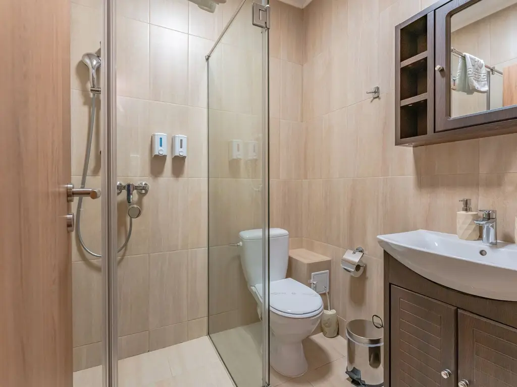 Pensiune Râșnov, 13 camere plus locuință proprietar, zonă Cetate