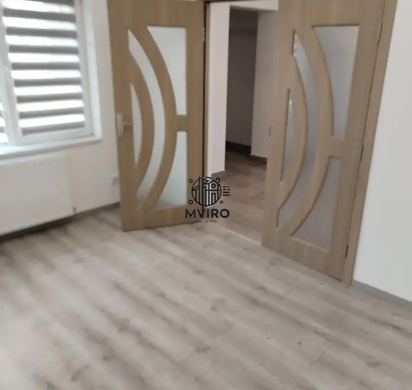 Casă de închiriat 3 camere + grădină, 2 locuri de parcare,