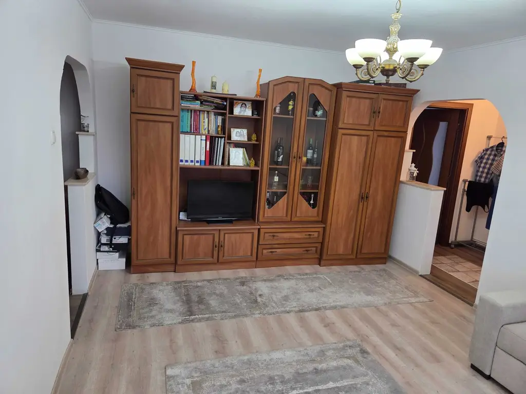 BRASADAS vinde ap 2 cam CARAMIDA etaj 3/4 SOLIDARITĂȚII.